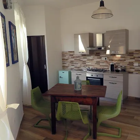 Affittacamere Casa Cavour פוליניו